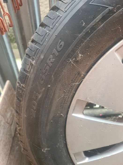 Roti Mercedes cu anvelope și senzori