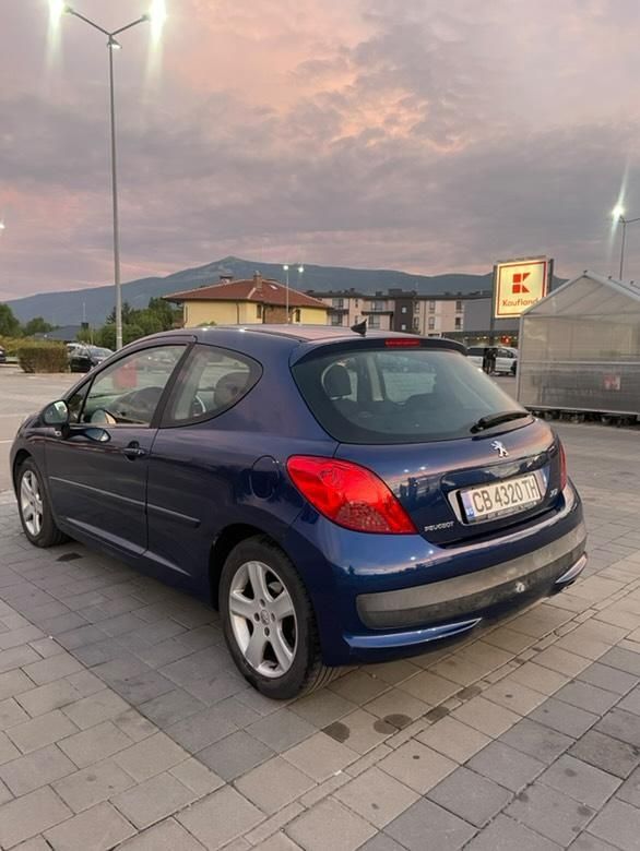 Автомобил Peugeot 207
