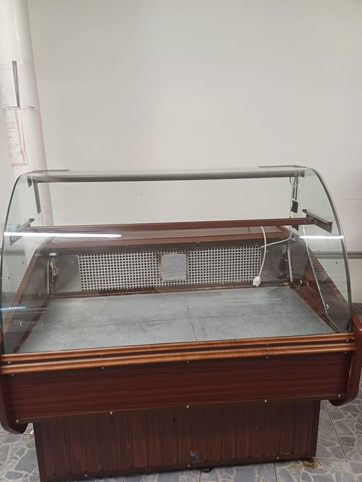 Vitrina branzeturi/mezeluri