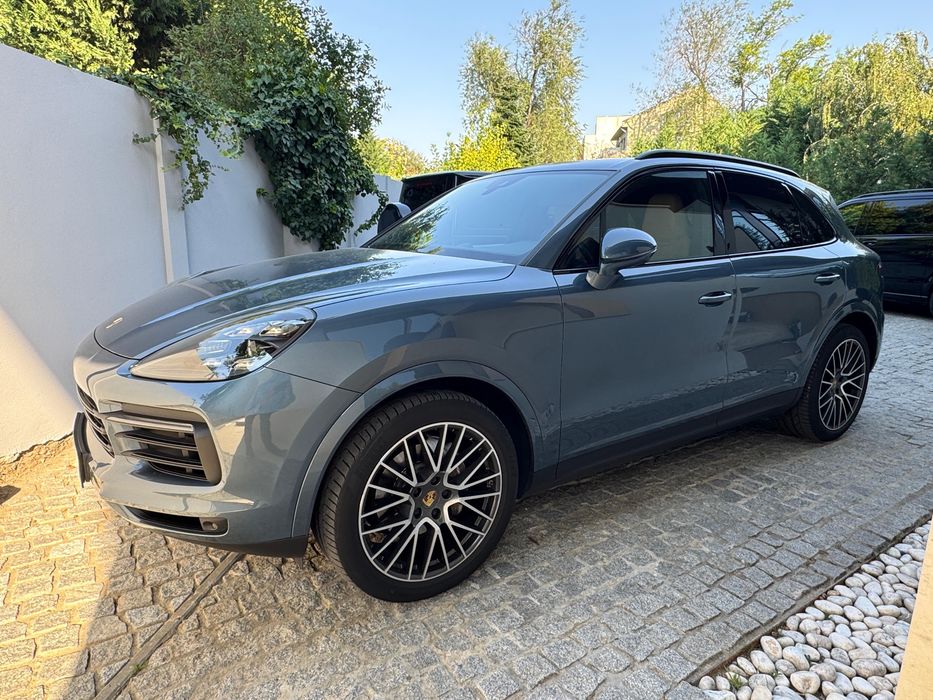 Porsche Cayenne.