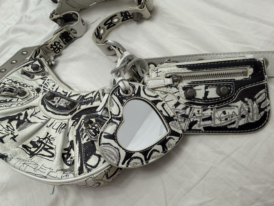 Geanta Balenciaga Graffiti White – Piele Naturală, Stare Impecabilă