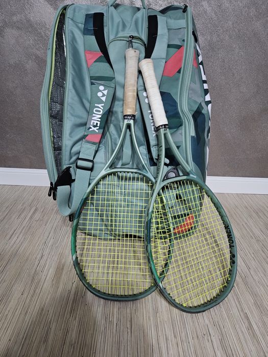 Geanta yonex de 12 rachete