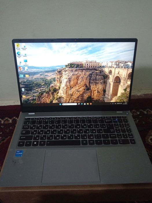 HANSON noutbuk  Intel core i5