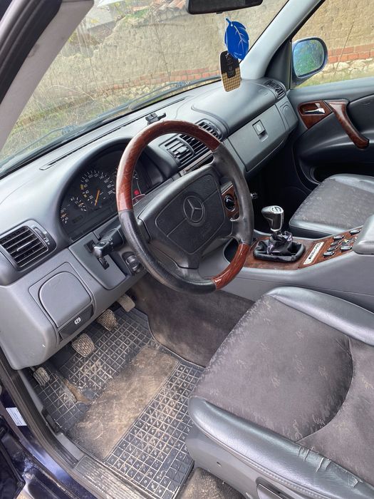 Продава се на части може и цял/ ръчка w163 230.Газ/Бензин 150кс