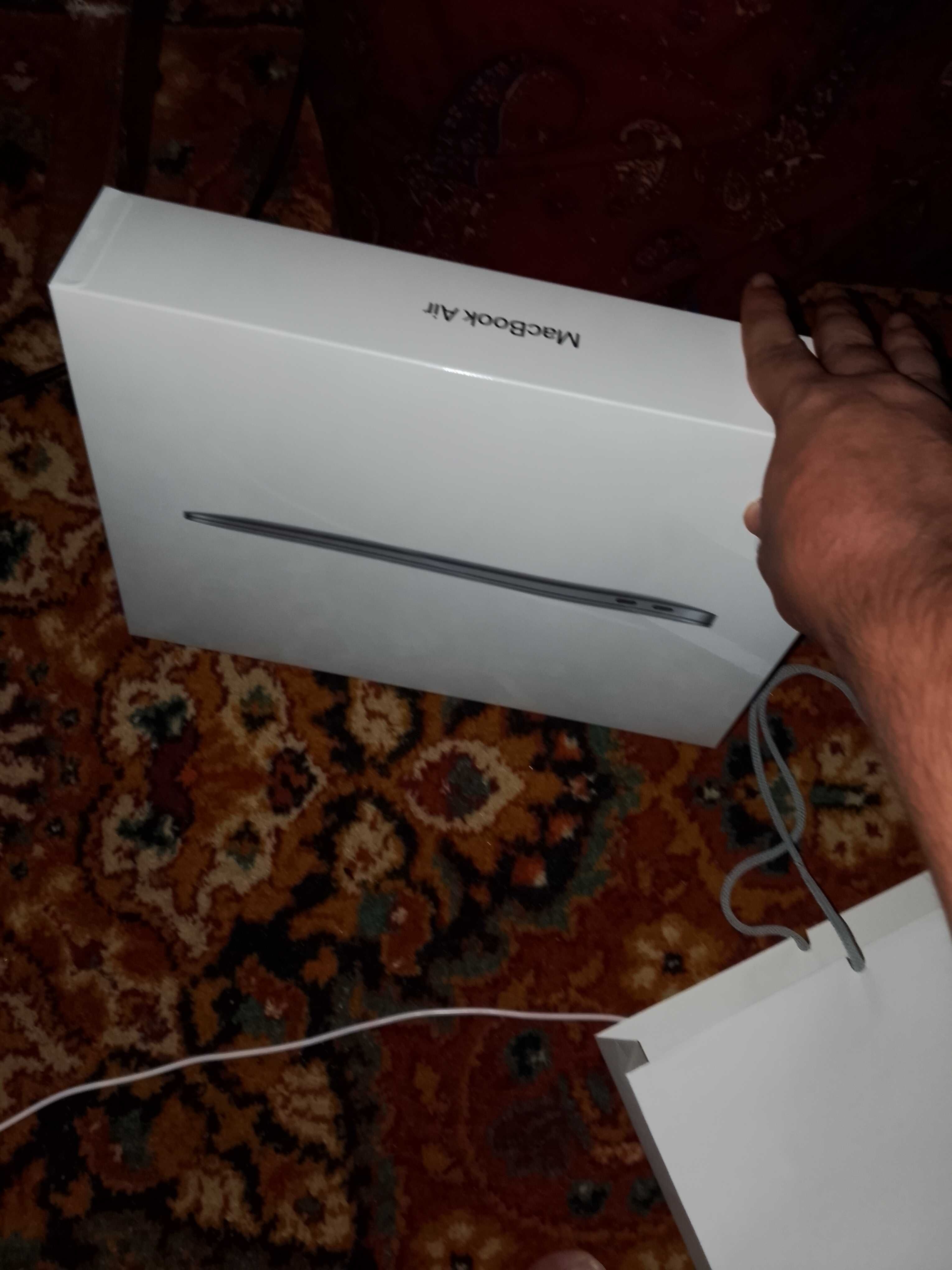 Продается новый mcbook m1 air 13