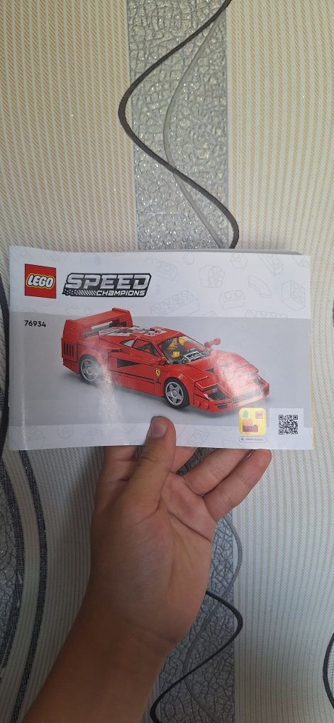 Продам оригинальный Lego Ferrari f40 от коллекции Speed Champions