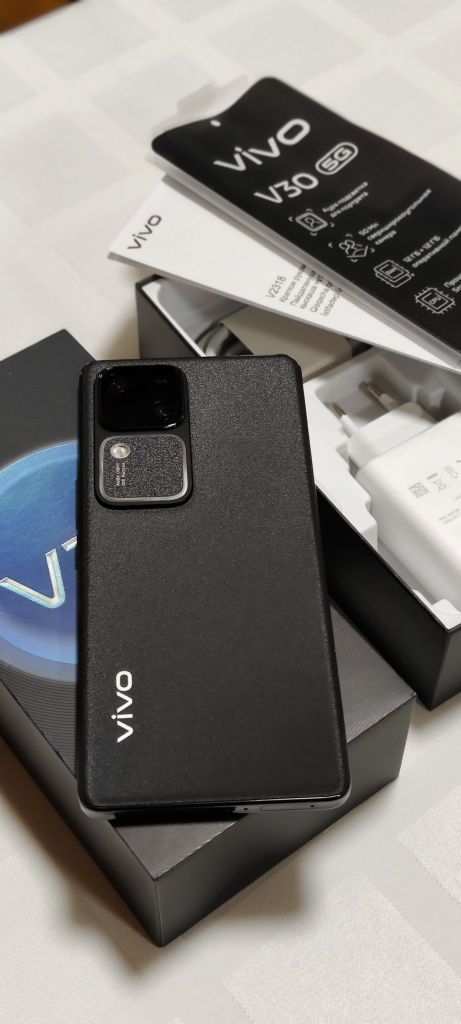 Vivo V30,5G, 12/256, android 15