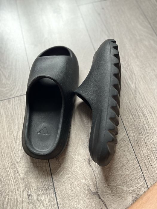 Yeezy slides black 42 номер
