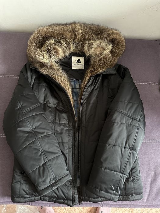 Продам Зимнию куртку в отличном состоянии