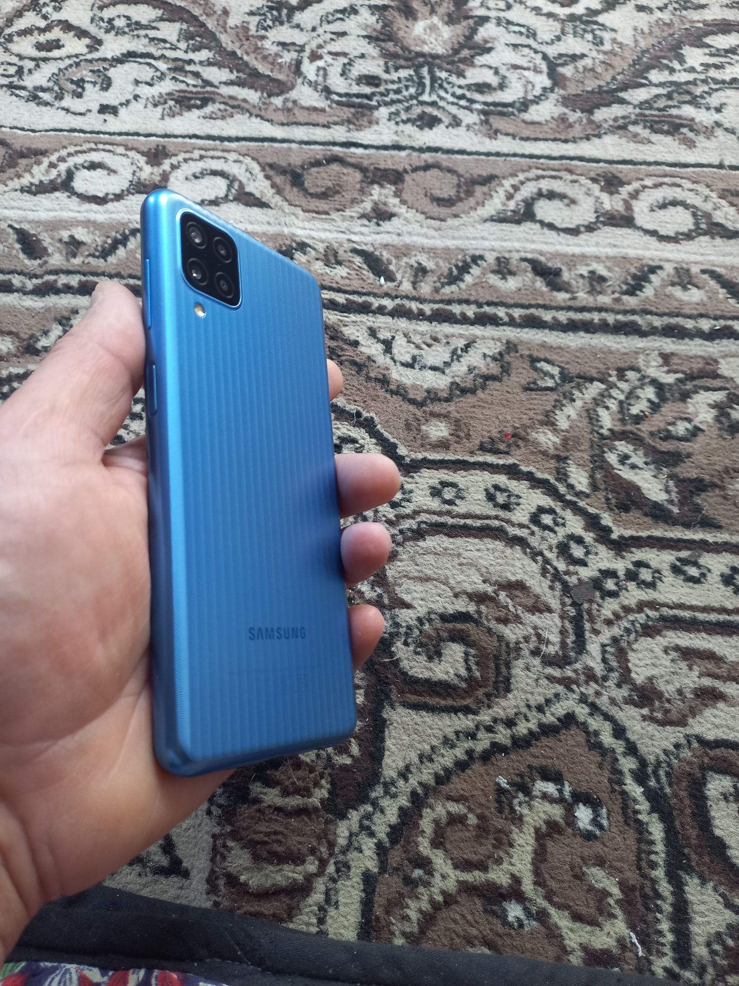 A12 samsung ideal holati tiniq 32GB hotirasi 2 sim kartasi imey bo'gan