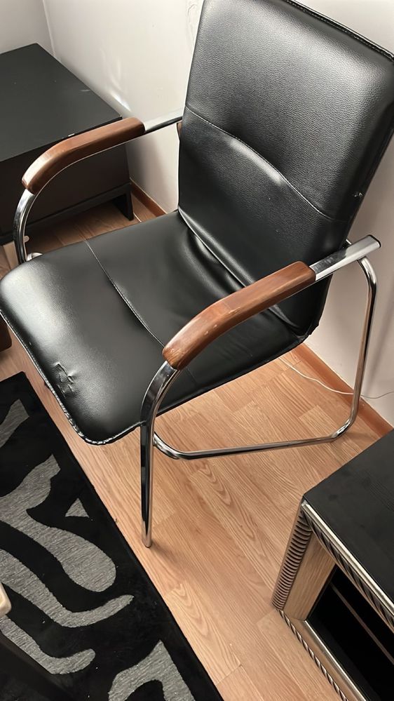 Продается стул офисный в отличном состоянии
