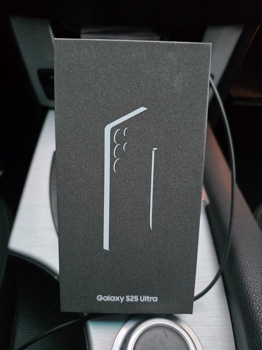 Vând Samsung  s25 ultra