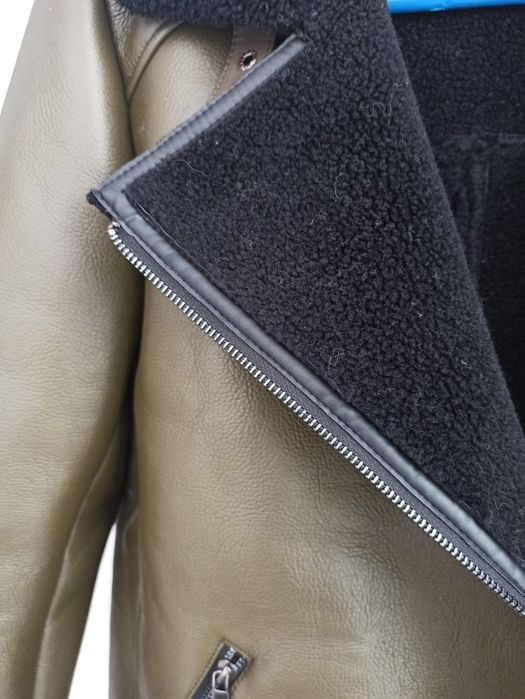 Продаю  женскую кожаную  дублёнку