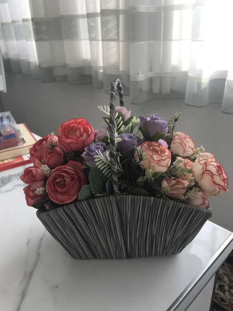 Цветы в корзине, подарок