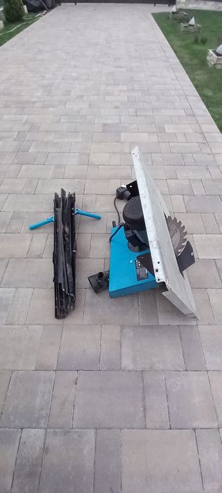 Circular staționar cu masă