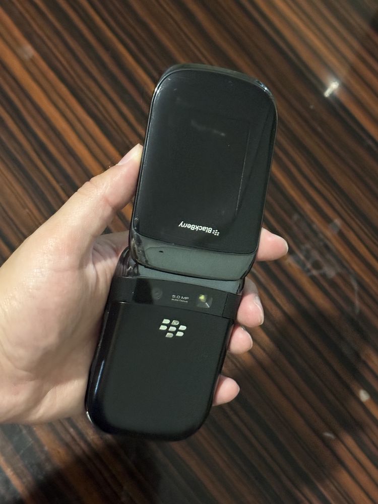 Telefon Perfectum Black berry 9670 style + nomer