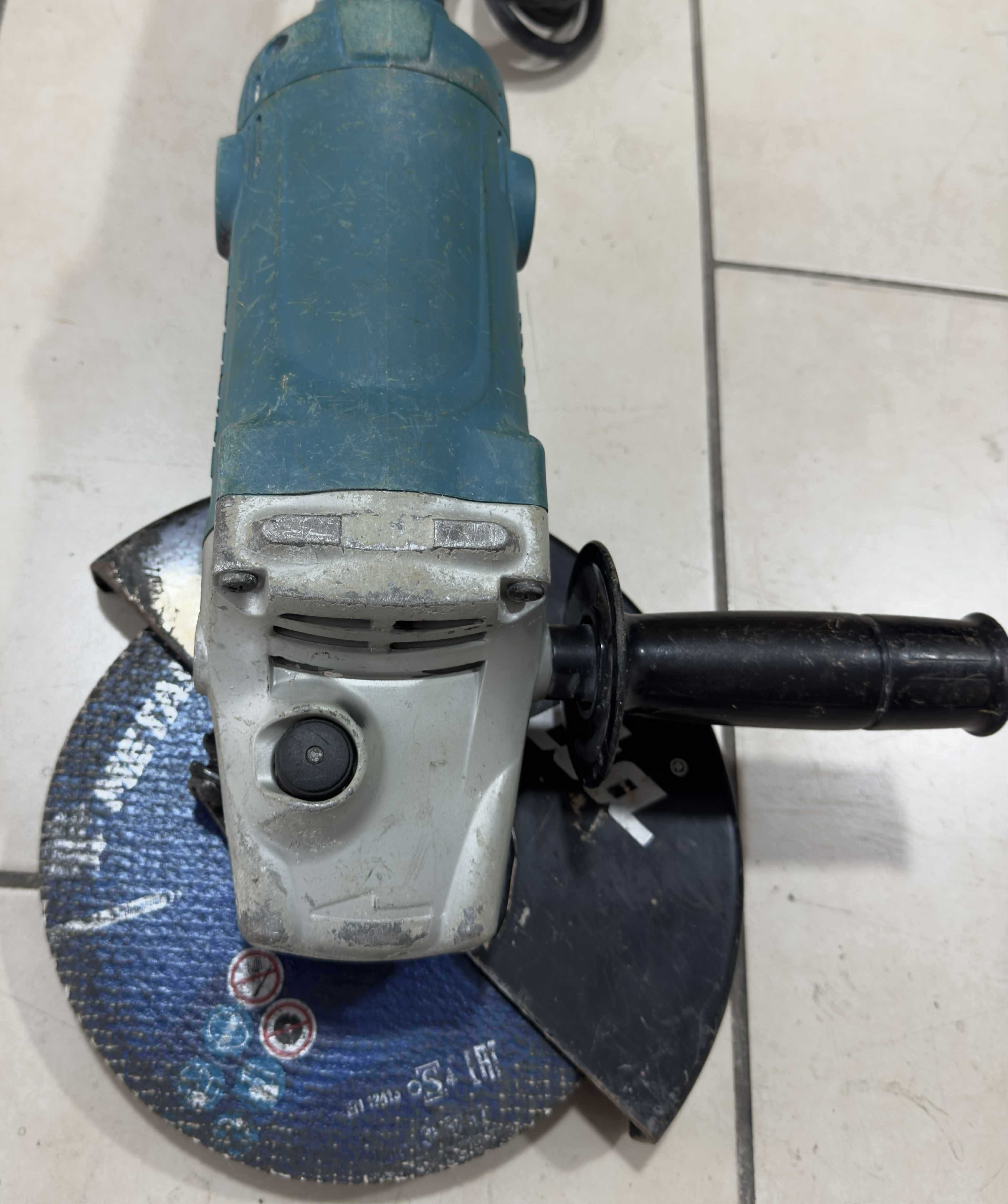 Продавам ъглошлайф Мakitta ga9030
