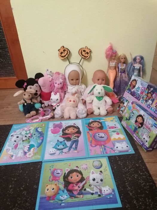 Vând jucării pentru fetite  în stare buna