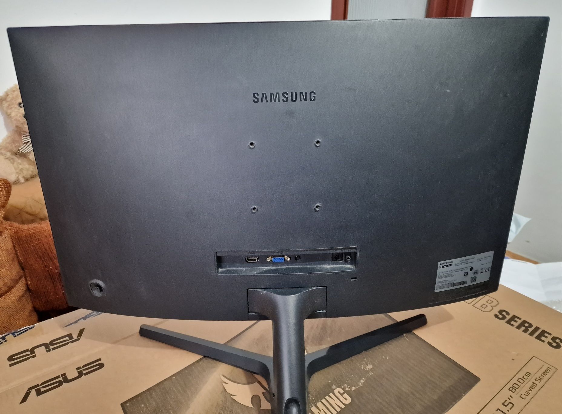 Monitor curbat Samsung 27