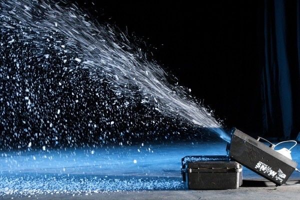 * Snow machine машина для искувственного снега