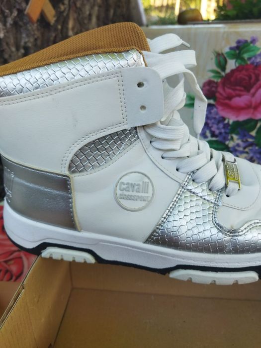 Vând adidași  cavalli ciasssport în stare foarte bună mărimea 40