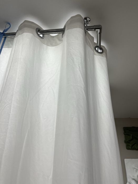 Штора и уголок для крепления