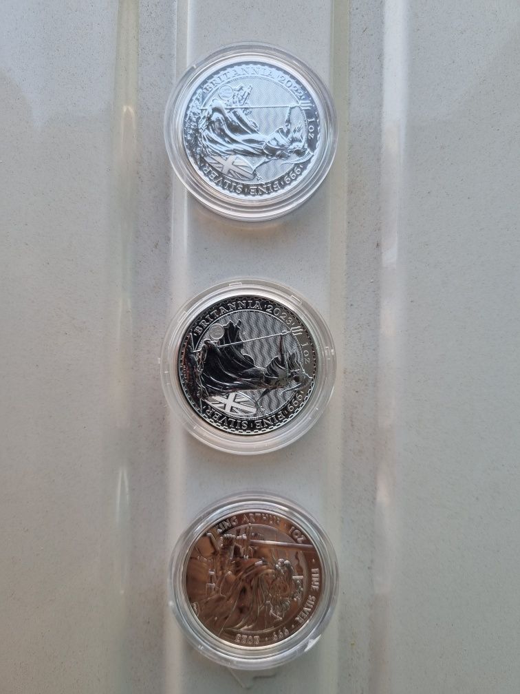 Vând 3 monede unicate UK monetaria statului argint pur 999