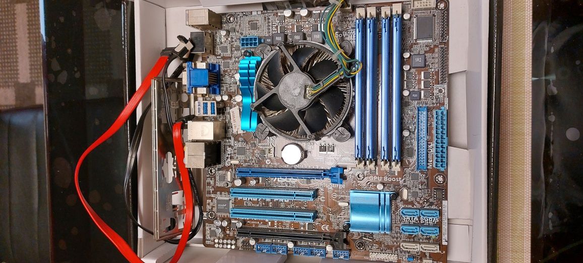 De vânzare placa de bază +procesor +ram