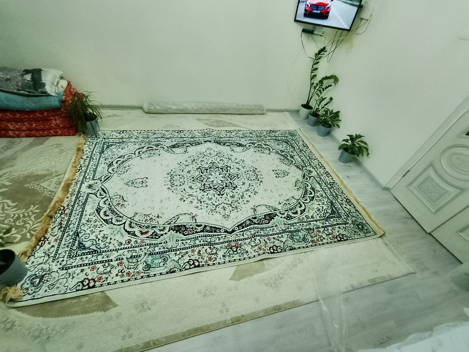 Ковер б/у в хорошем состоянии