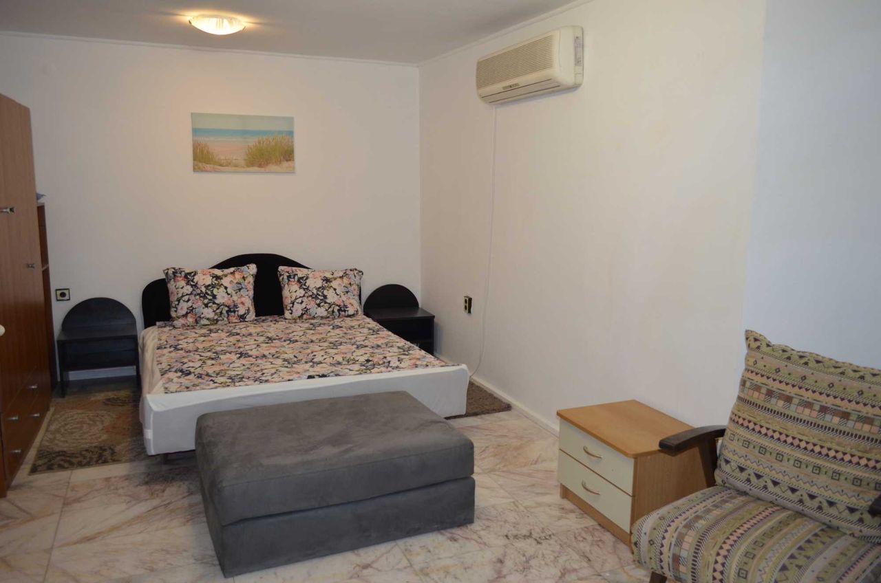 Дава се под наем Къща в Варна, Център - 200 кв.м за 1400 € - Снимка #12