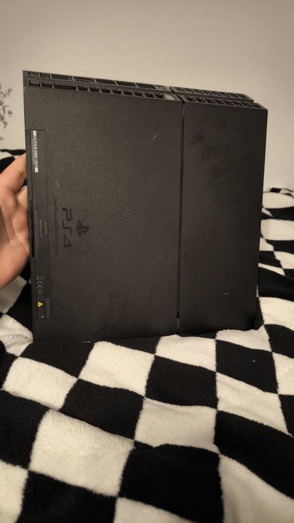 PlayStation 4 + 2 controllere + FIFA 19 | Stare foarte bună