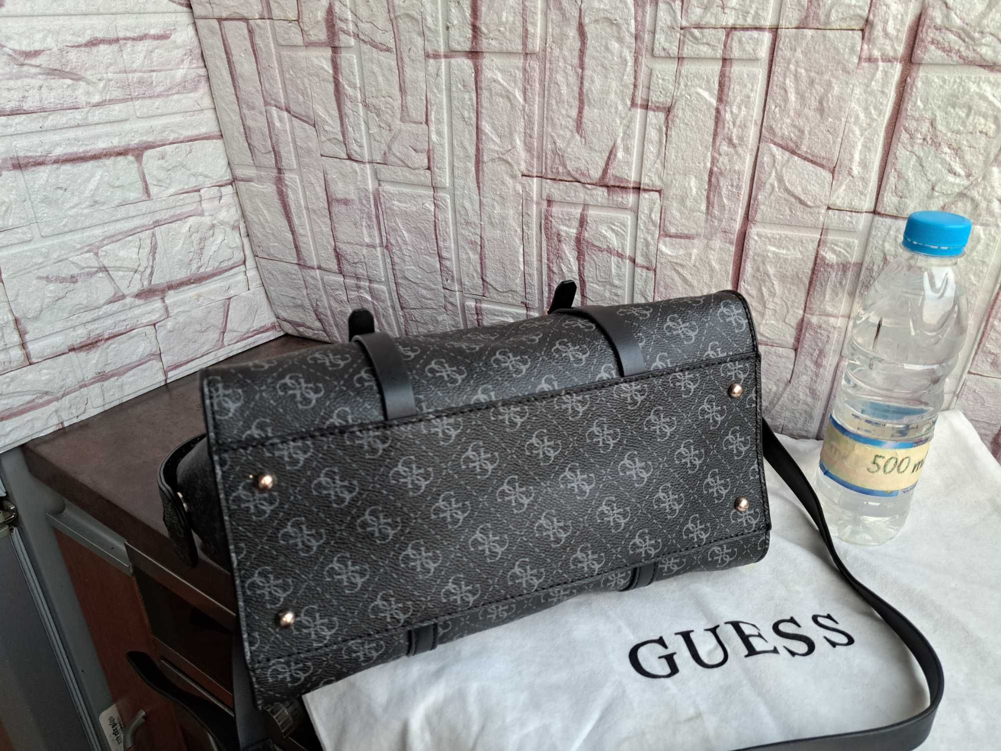 дамска чанта GUESS,черна с две дръжки,гес