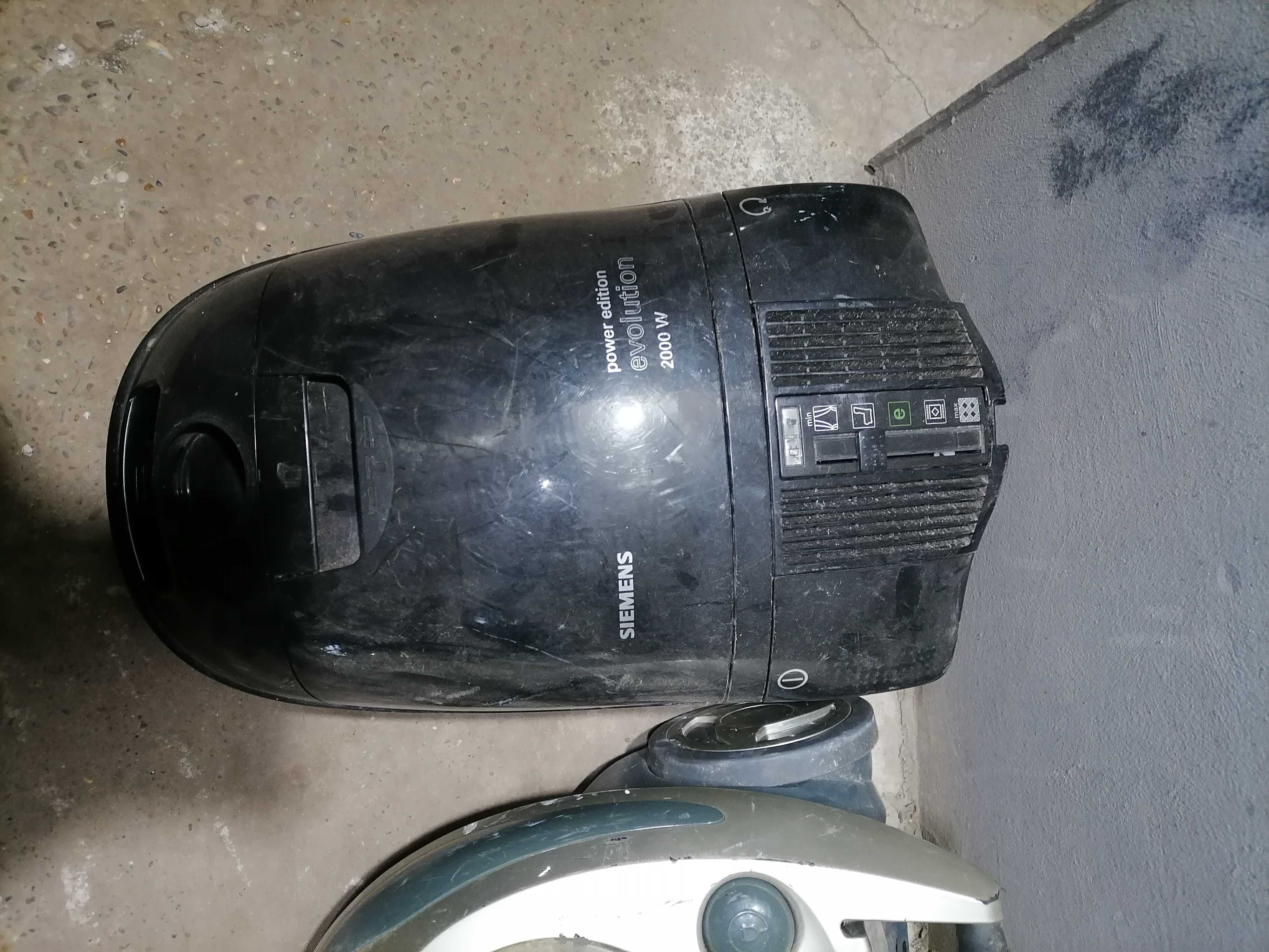 Vând aspirator pentru cameră