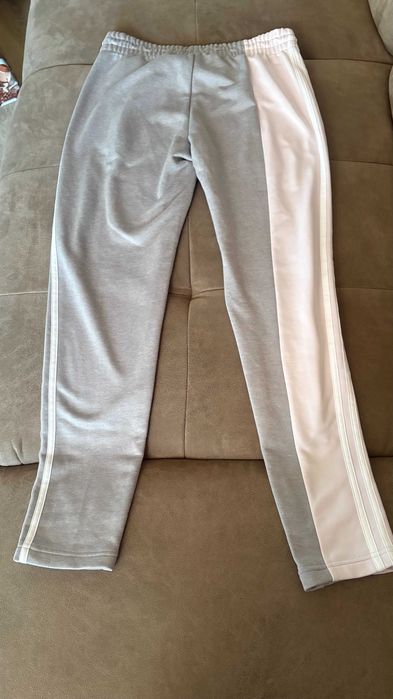 Дамски анцунг комплект Адидас, без забележки!