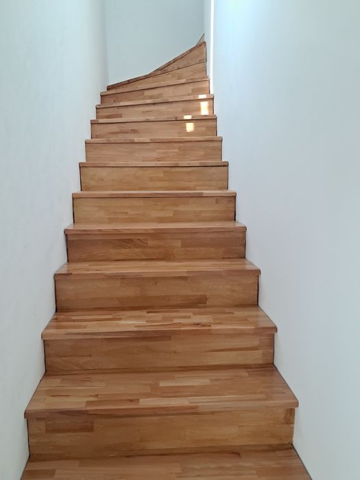 Placam scari cu lemn masiv