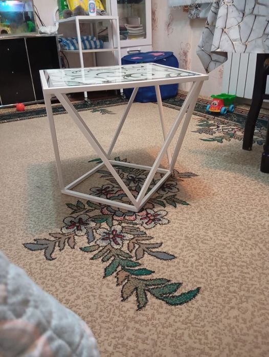 Журнальный столик