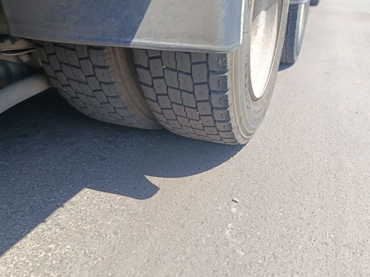 Volvo fura paravoz
