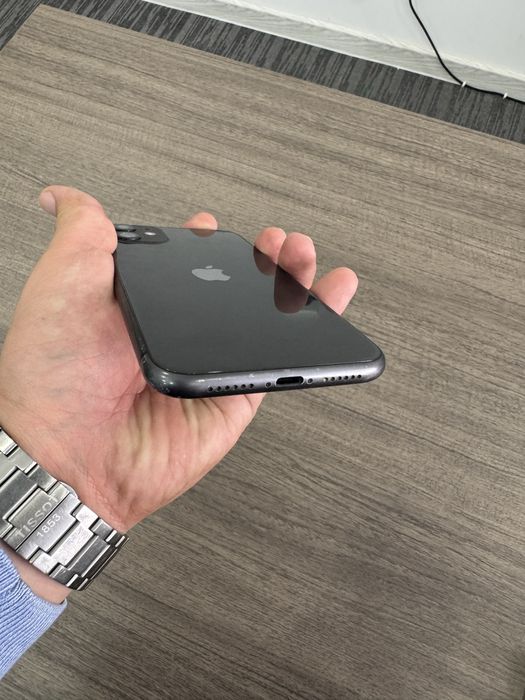 IPHONE 11 почти новый