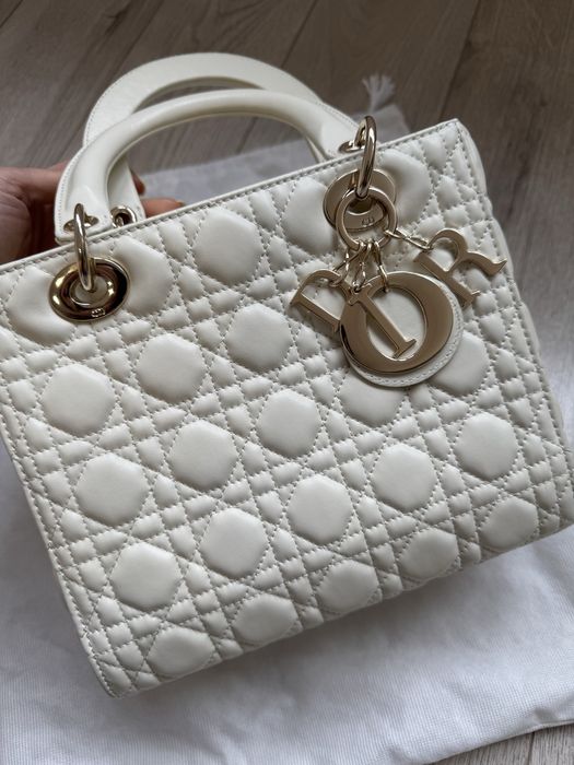 Чанта Lady Dior Medium цвят latte