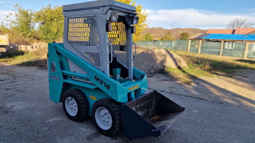 Mini incarcator frontal.