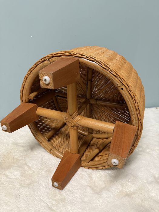 Ратанова табуретка / 80-те