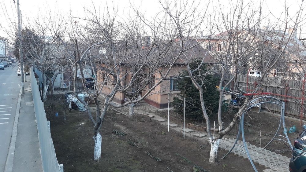 Vând casă demolabilă  414m
