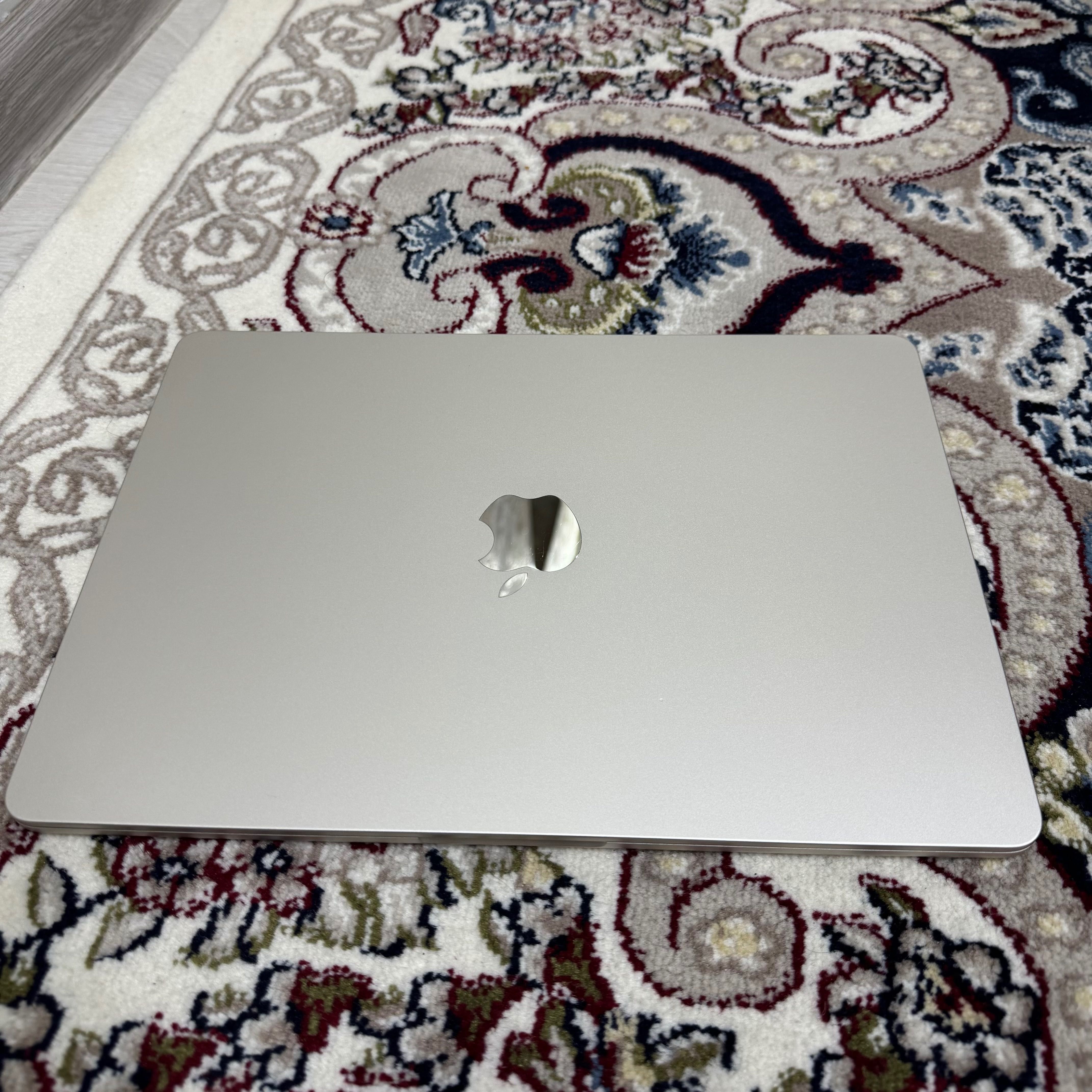 Macbook Air 13 M2 8/256gb