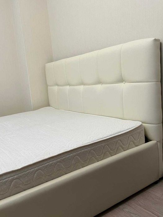 Двуспальная кровать