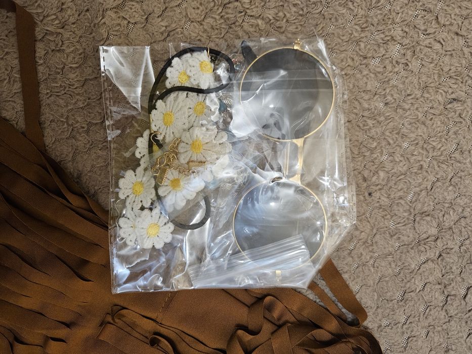 Vând costum de hippie fete marime universală