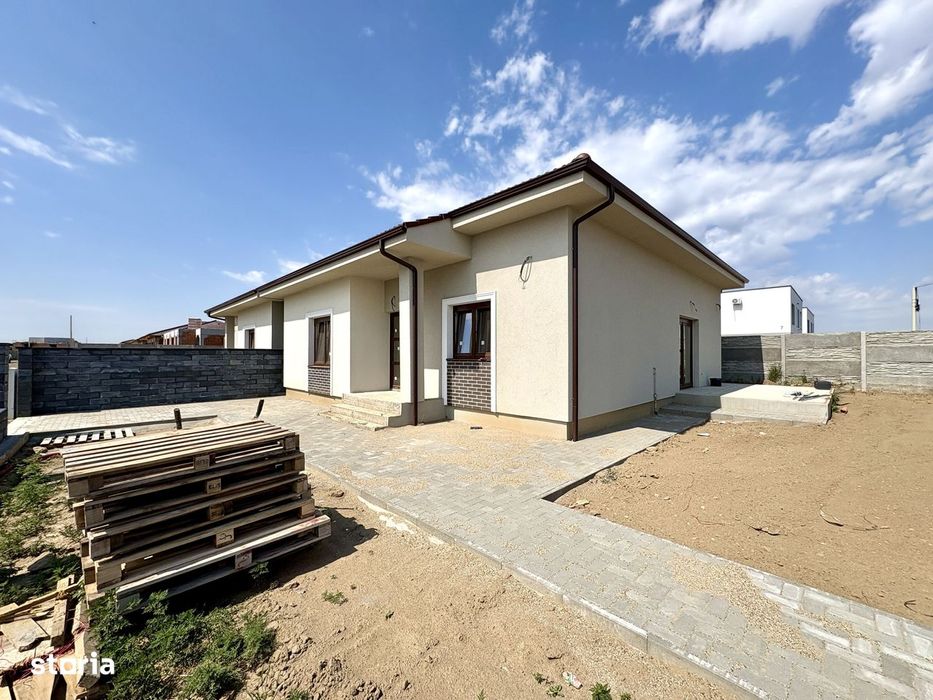Duplex cu 4 camere despărțit prin camera tehnica | Mosnita Noua