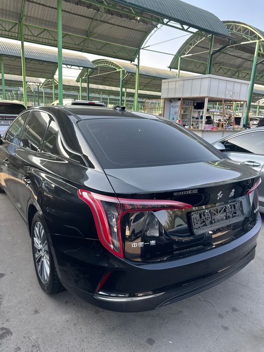 Hongqi EQM - 5 мошинани холати альо даражада