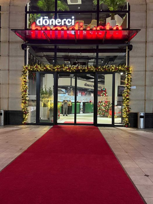 Установка новогодних ёлок || Yangi yil archasini o'rnatish