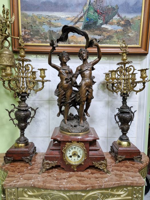Огромен антикварен френски каминен часовник с 2 свещника