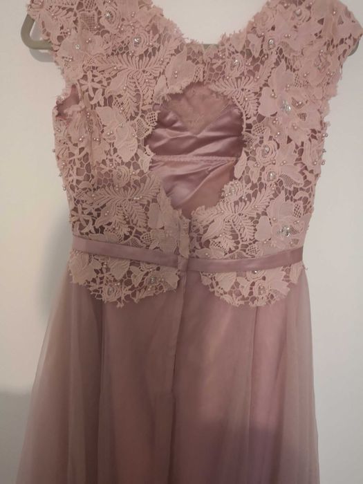 Vând rochii ocazie purtate o singura data